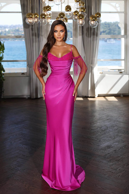 Vestido de noche sexy de satén estilo sirena con tirantes finos y cuentas hasta el suelo