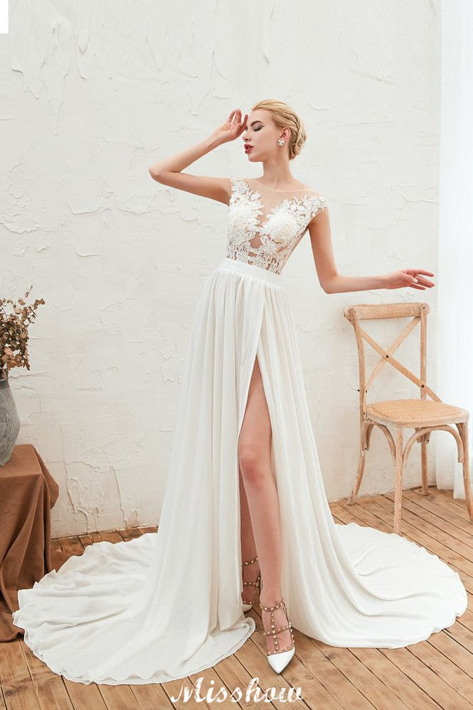 Sexy Brautkleid mit hohem Schlitz und Flügelärmeln, transparenter Rücken, elfenbeinfarbene Spitze