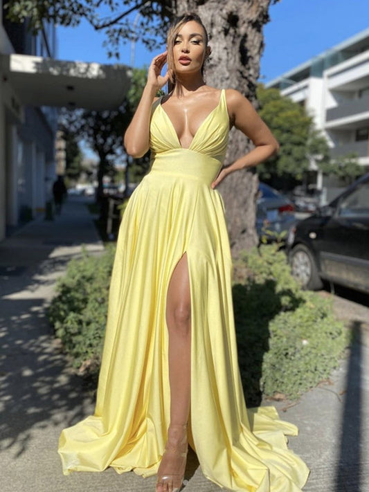 Sexy langes rückenfreies A-Linien-Ballkleid aus Satin mit V-Ausschnitt und Schlitz