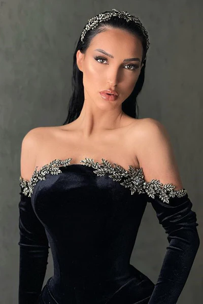 Sexy langes schwarzes schulterfreies Meerjungfrau-Ballkleid mit langen Ärmeln und Schlitz