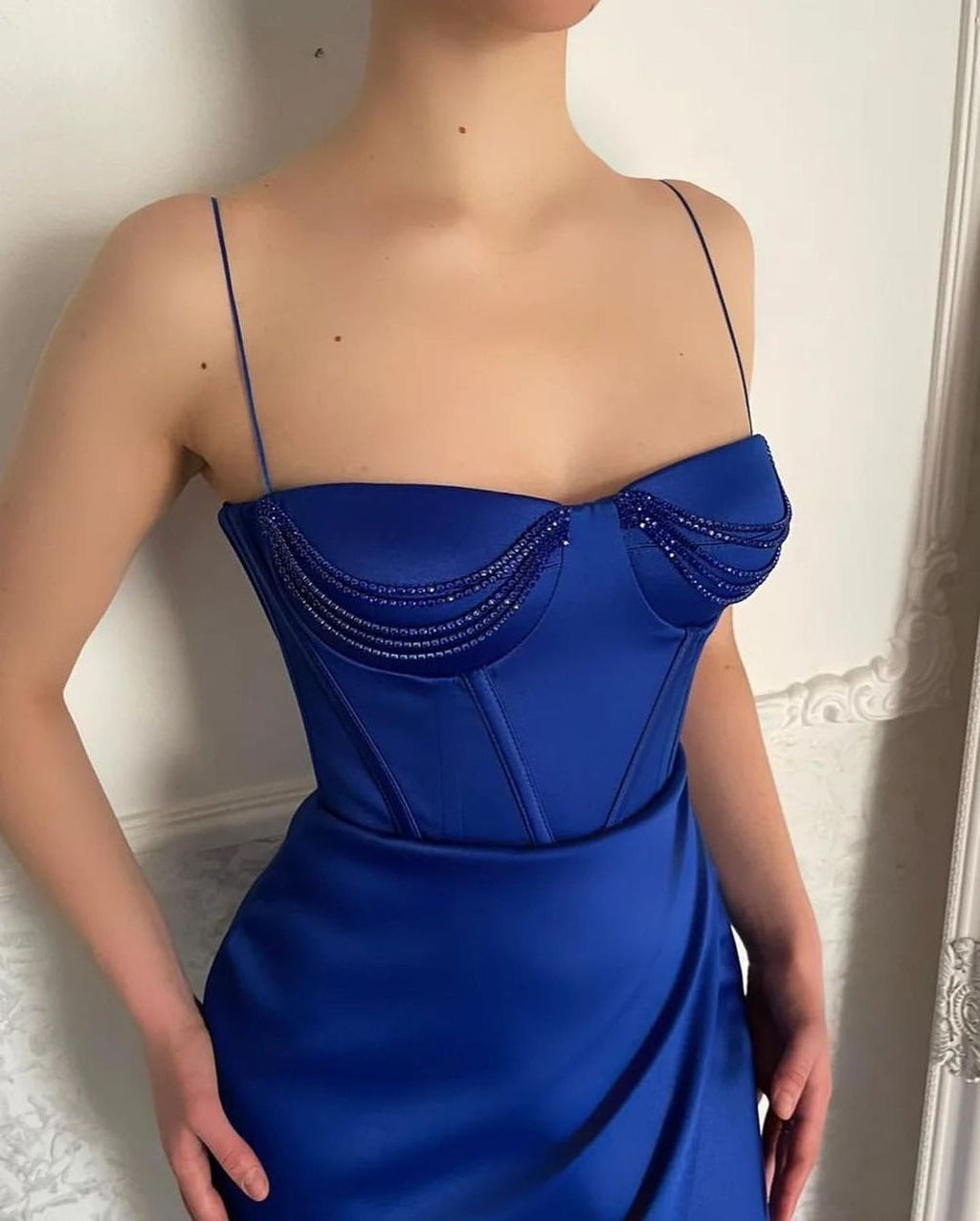 Vestido de fiesta largo azul sexy con tirantes finos, estilo sirena, sin mangas y abertura