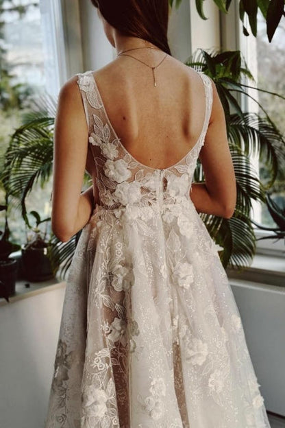 Sexy langes elfenbeinfarbenes A-Linien-Brautkleid mit V-Ausschnitt, Schlitz vorne und Spitze