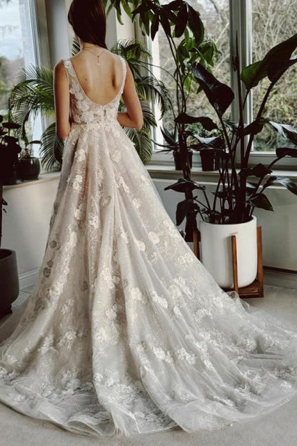 Sexy langes elfenbeinfarbenes A-Linien-Brautkleid mit V-Ausschnitt, Schlitz vorne und Spitze