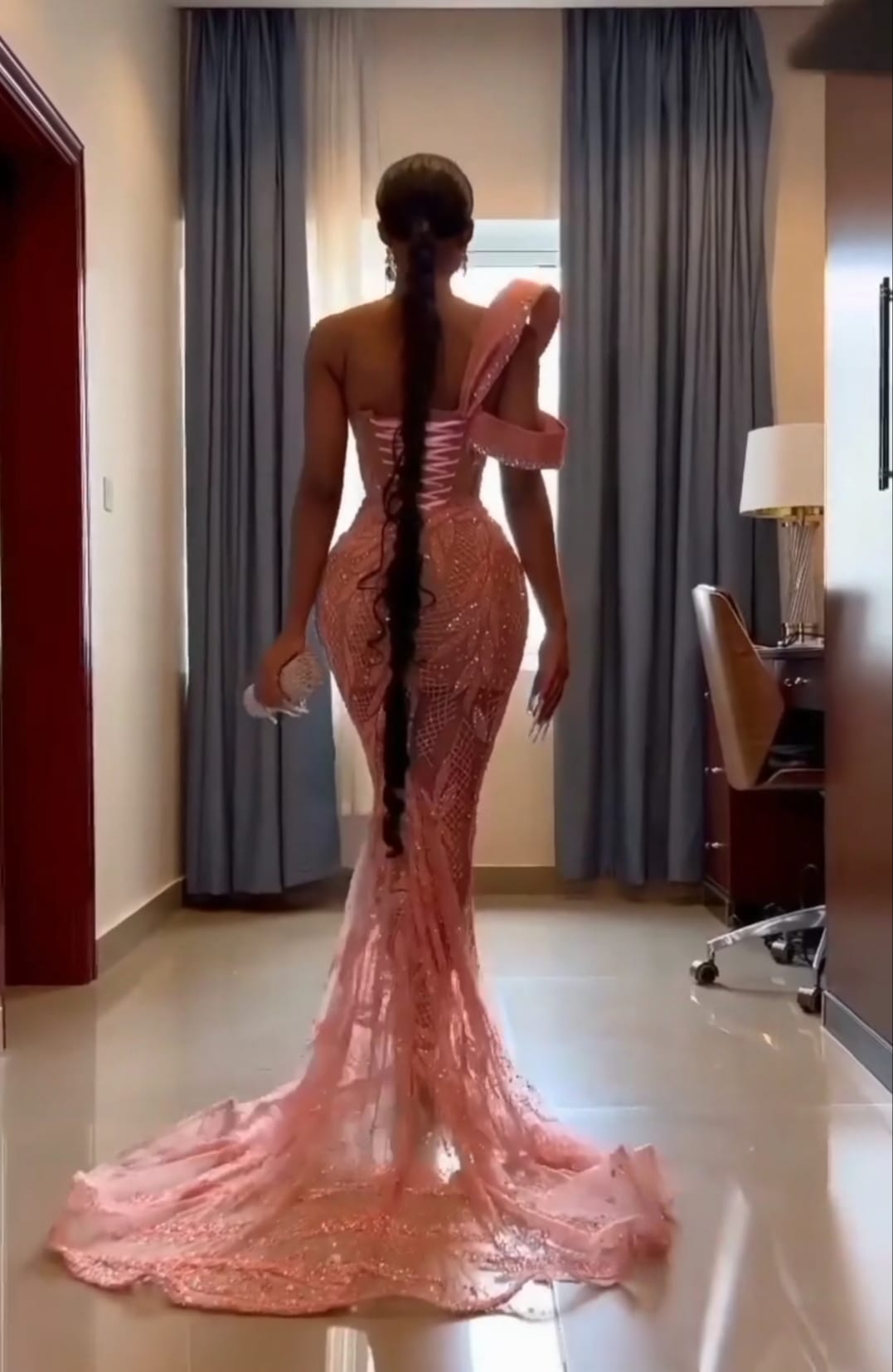 Sexy langes Meerjungfrau-Abschlussballkleid mit One-Shoulder-Träger und funkelnden Pailletten
