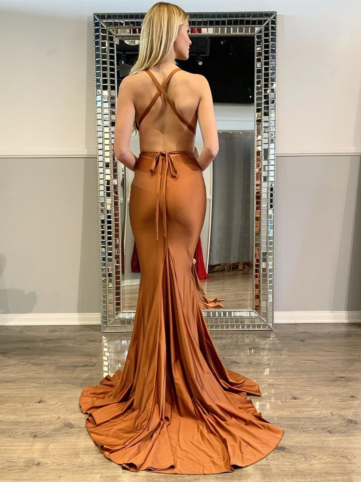 Sexy Lange Meerjungfrau V-Ausschnitt Satin Offener Rücken Abschlussballkleider