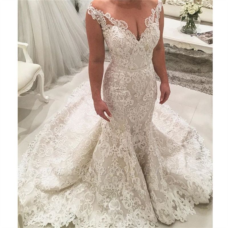 Sexy Langes Meerjungfrau V-Ausschnitt Spaghettiträger Applikationen Spitze Brautkleid