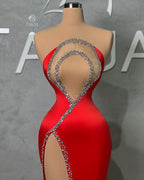 Sexy Langes Rotes Meerjungfrau Perlenbesetztes Ärmelloses Ballkleid Mit Schlitz