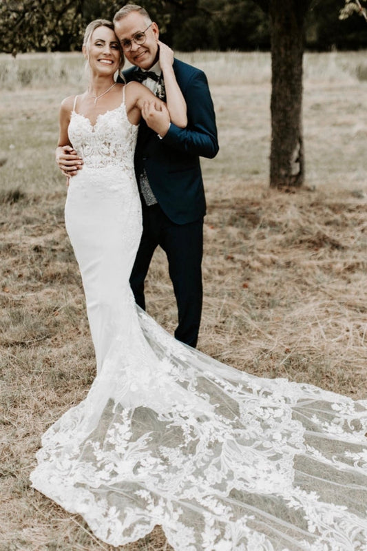 Sexy langes weißes Spaghettiträger-Meerjungfrau-rückenfreies Brautkleid mit Spitze