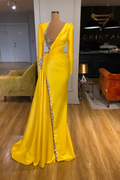 Sexy langes gelbes Ballkleid mit V-Ausschnitt, Pailletten und Schlitz und langen Ärmeln