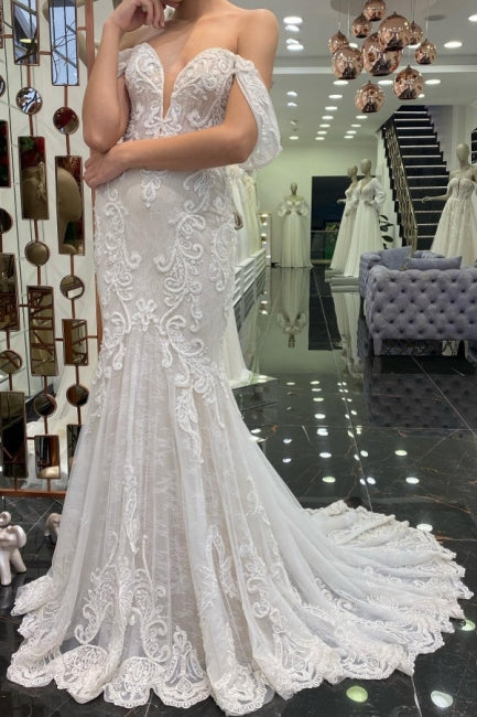 Sexy schulterfreies ärmelloses Meerjungfrau-Brautkleid in Bodenlänge aus Spitze mit Pinselschleppe 