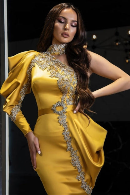 Sexy Meerjungfrau-Ballkleid aus Satin mit Puffärmeln und Glitzerkristallen