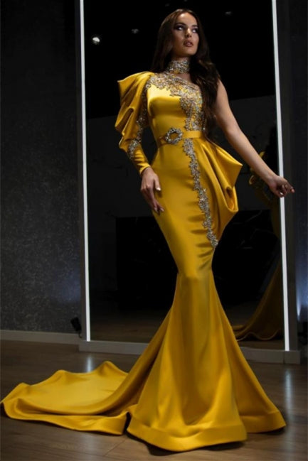 Sexy Meerjungfrau-Ballkleid aus Satin mit Puffärmeln und Glitzerkristallen