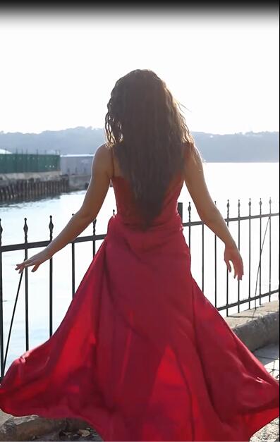 Vestido de fiesta sexy rojo largo con lentejuelas y abertura frontal estilo sirena