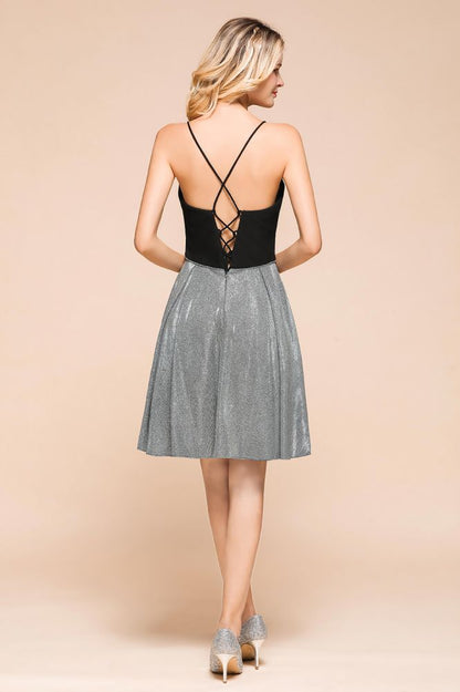 Sexy ärmelloses kurzes Homecoming-Kleid, helles Partykleid mit V-Ausschnitt und Tasche