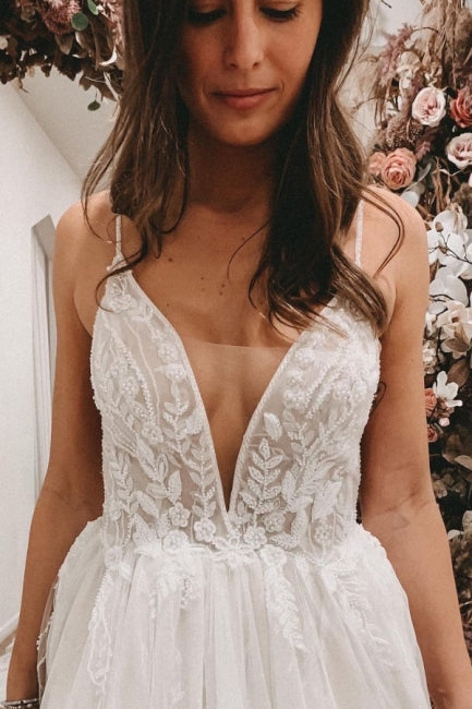 Vestidos de novia sexys de encaje, sin mangas y con tirantes finos
