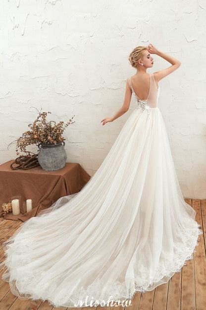 Sexy Prinzessinnen-Brautkleid aus Tüll mit V-Ausschnitt und Spitzenapplikationen
