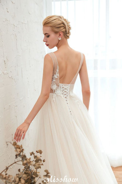 Sexy Prinzessinnen-Brautkleid aus Tüll mit V-Ausschnitt und Spitzenapplikationen