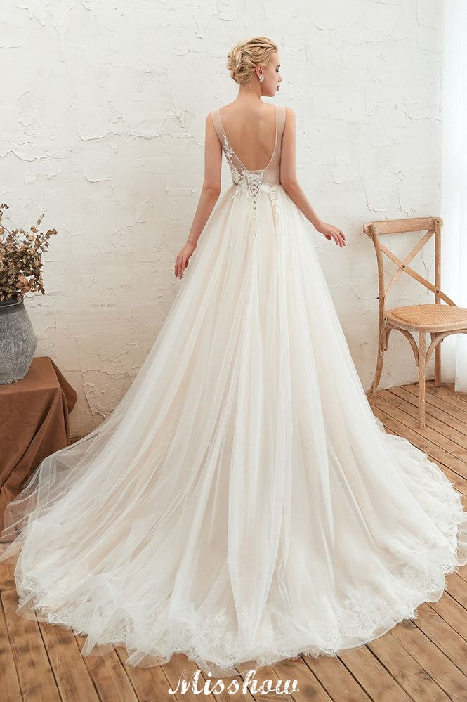 Sexy Prinzessinnen-Brautkleid aus Tüll mit V-Ausschnitt und Spitzenapplikationen
