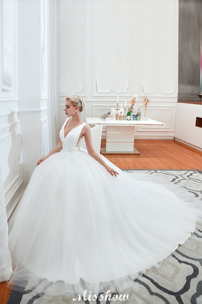 Sexy V-Ausschnitt Ärmelloses Prinzessin Frühlingshochzeitskleid | Weiße Brautkleider mit tiefem Rücken und Gürtel
