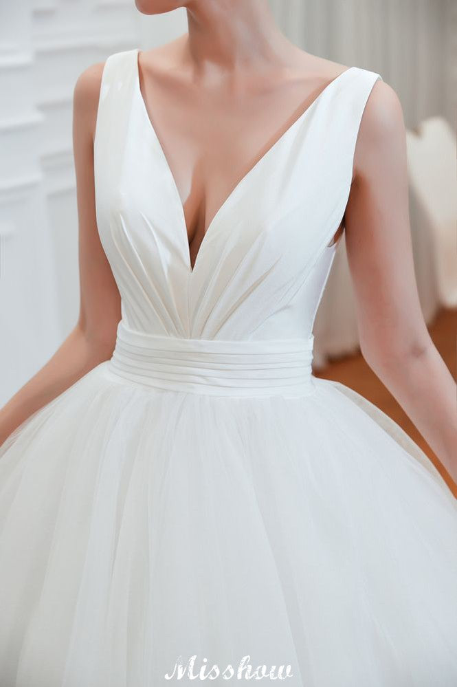 Sexy V-Ausschnitt Ärmelloses Prinzessin Frühlingshochzeitskleid | Weiße Brautkleider mit tiefem Rücken und Gürtel