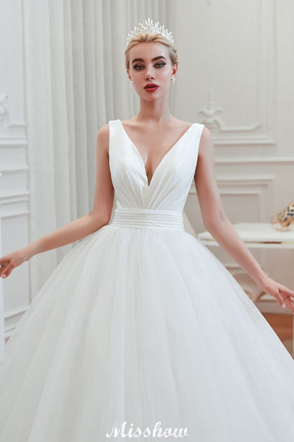 Sexy V-Ausschnitt Ärmelloses Prinzessin Frühlingshochzeitskleid | Weiße Brautkleider mit tiefem Rücken und Gürtel