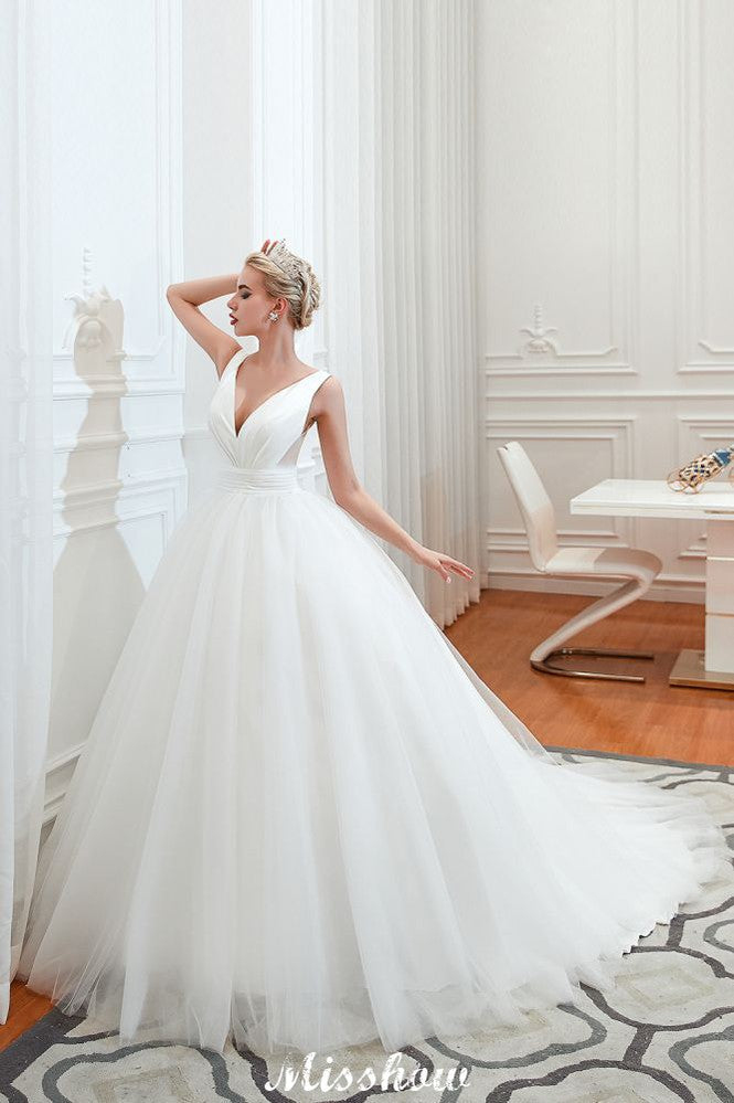 Sexy V-Ausschnitt Ärmelloses Prinzessin Frühlingshochzeitskleid | Weiße Brautkleider mit tiefem Rücken und Gürtel