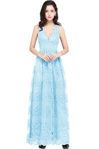 Bodenlanges, marineblaues Ballkleid mit V-Ausschnitt und Spitze