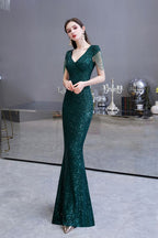 Smaragdgrünes Abendkleid im Meerjungfrauen-Stil mit glänzenden Pailletten und Quastenärmeln