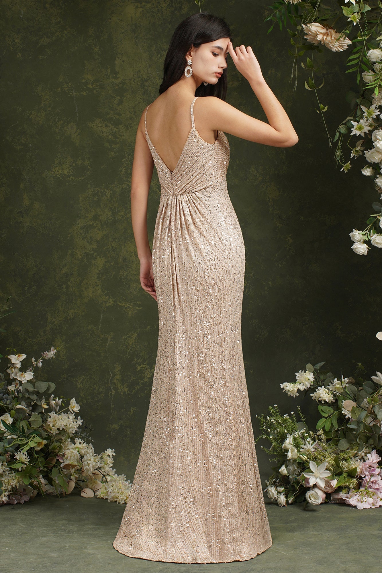 Vestido de dama de honor/baile de graduación con tirantes finos, escote en V y corte sirena hasta el suelo con lentejuelas brillantes