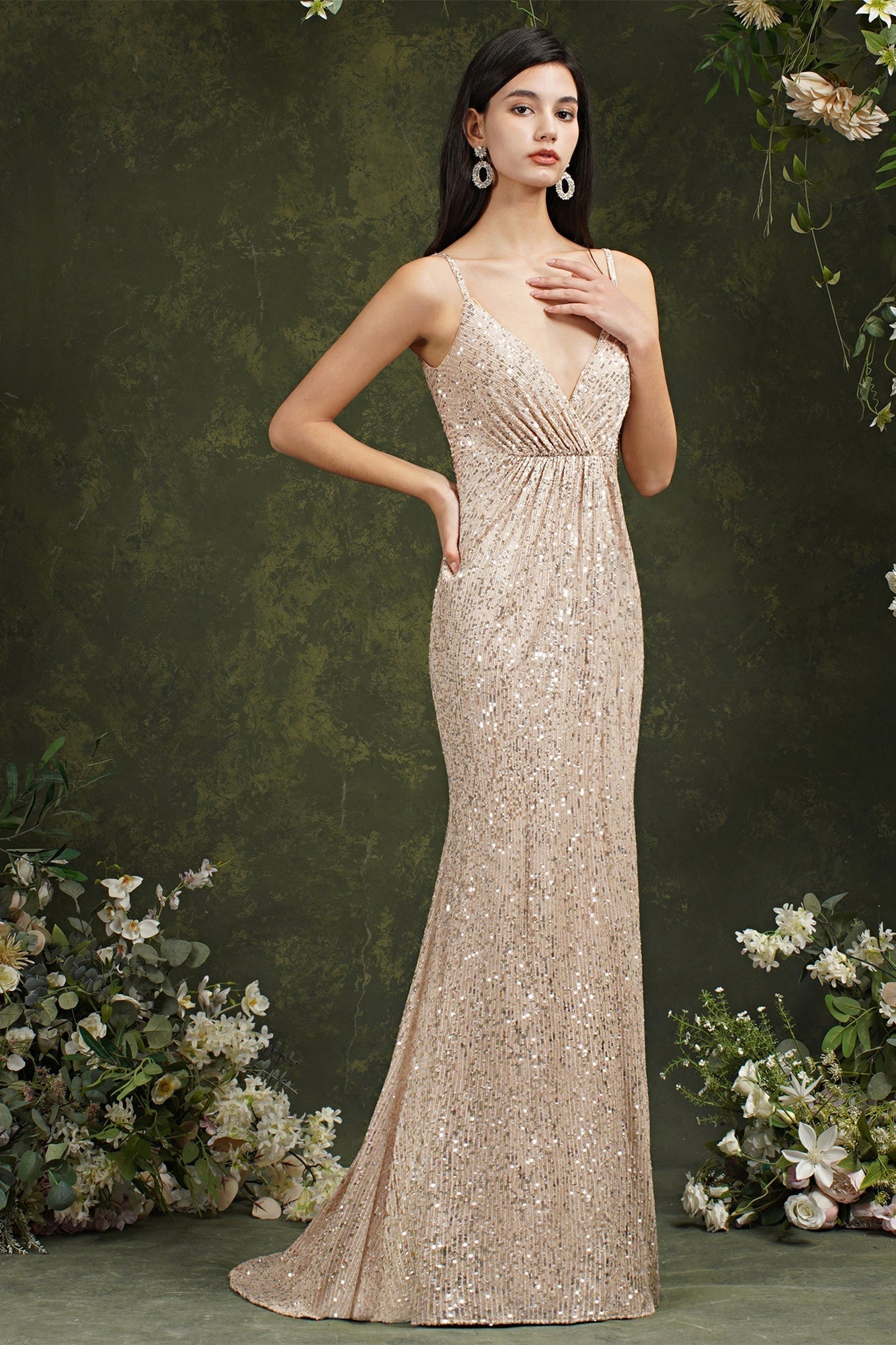 Vestido de dama de honor/baile de graduación con tirantes finos, escote en V y corte sirena hasta el suelo con lentejuelas brillantes