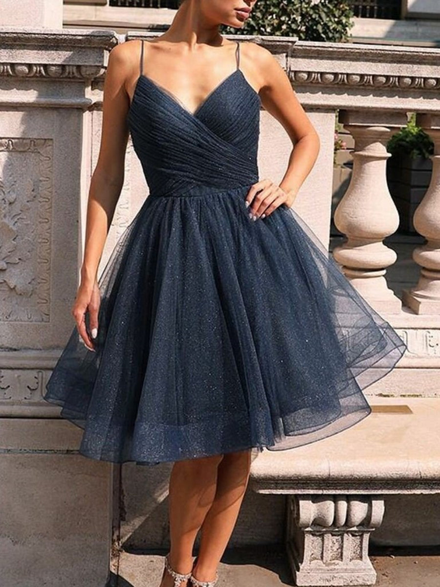 Glänzendes kurzes A-Linien-Abendkleid mit V-Ausschnitt und Spaghettiträgern aus Tüll