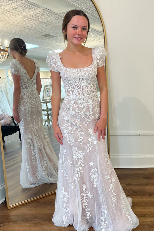 Theresa | Champagnerfarbenes langes Ballkleid mit Applikationen, quadratischem Ausschnitt und Puffärmeln