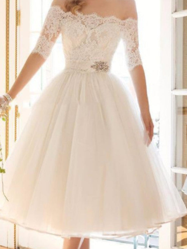 Kurzes A-Linien-Brautkleid mit schulterfreiem Spitzentüll und Ärmeln
