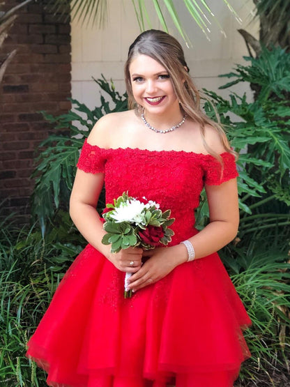 Kurzes A-Linien-Abendkleid mit schulterfreiem Spitzentüll in Rot