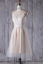 Kurzes A-Linien-Brautkleid mit Spaghettiträgern und Spitze und Tüll