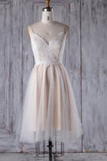 Kurzes A-Linien-Brautkleid mit Spaghettiträgern und Spitze und Tüll