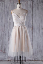 Kurzes A-Linien-Brautkleid mit Spaghettiträgern und Spitze und Tüll