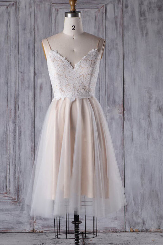 Kurzes A-Linien-Brautkleid mit Spaghettiträgern und Spitze und Tüll