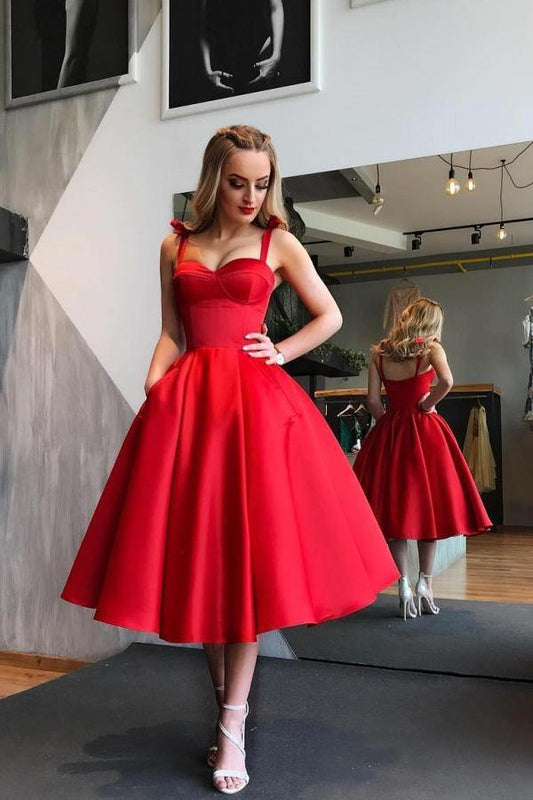 Kurzes rotes A-Linien-Ballkleid aus Satin mit Herzausschnitt und Taschen
