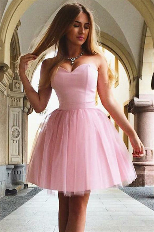 Kurzes A-Linien-Heimkehrkleid mit Herzausschnitt und trägerlosem Rücken in Rosa