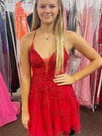 Vestidos de fiesta cortos de encaje con escote en V, sin espalda y corte A, vestidos formales de bienvenida en rojo