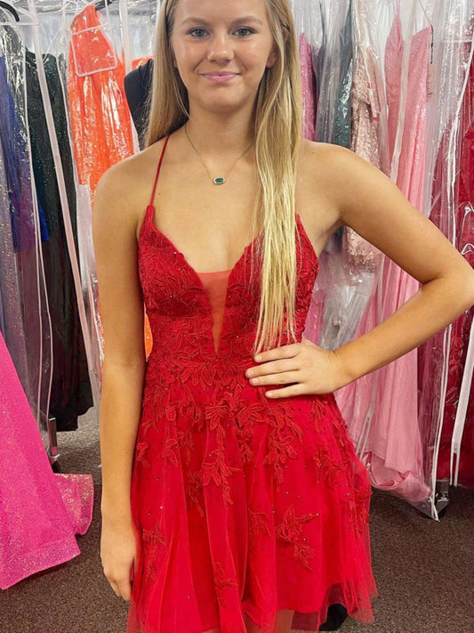 Kurze A-Linie V-Ausschnitt Rückenfreies Spitzen-Ballkleid Rote formelle Homecoming-Kleider