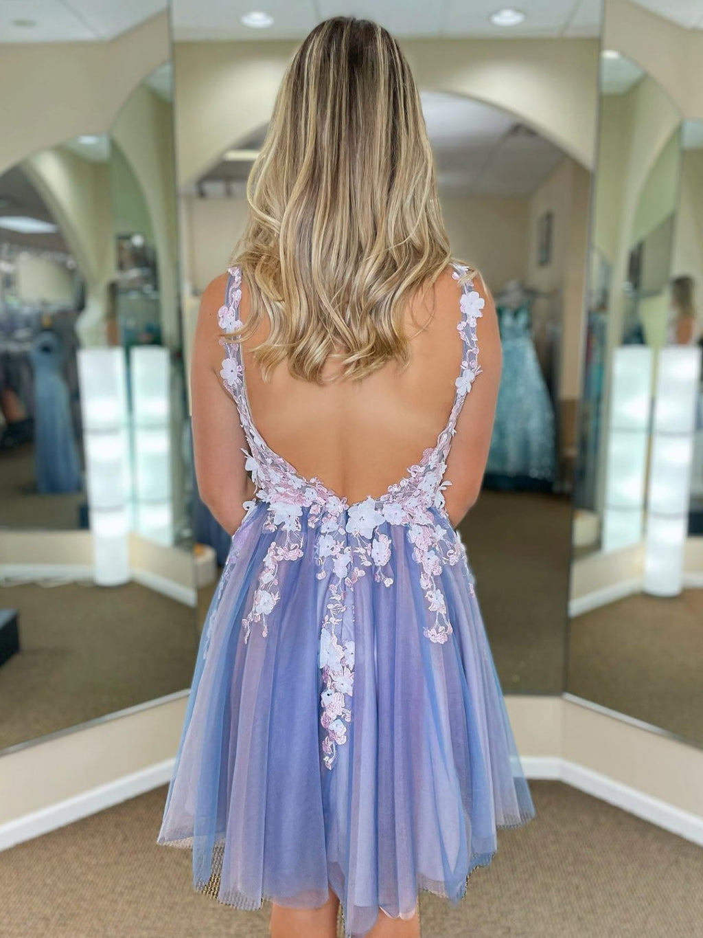 Kurzes A-Linien-Kleid mit V-Ausschnitt, Spitze, Blumenmuster, Tüll, rückenfrei, formelles Ball-/Homecoming-Kleid