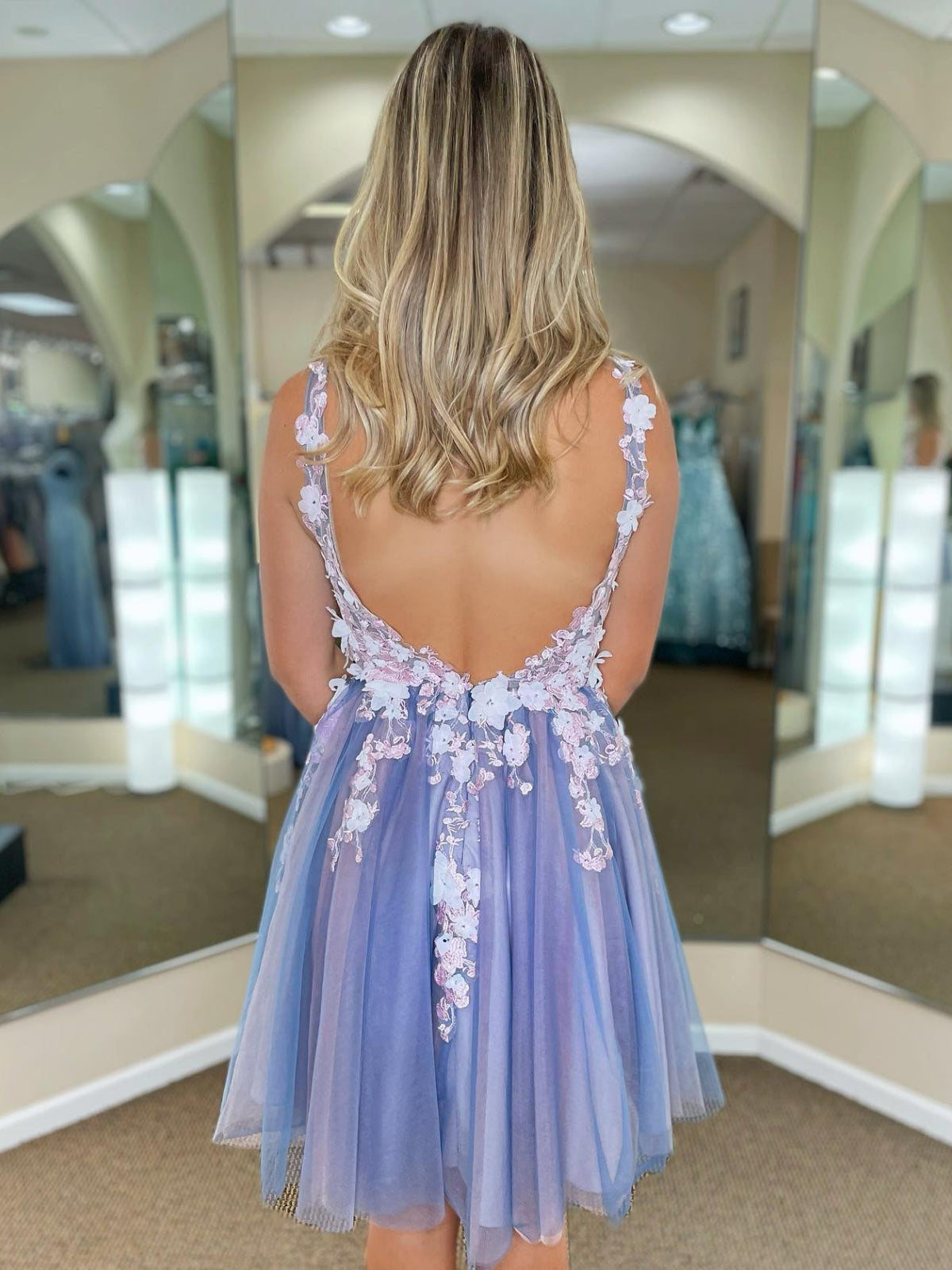 Kurzes A-Linien-Kleid mit V-Ausschnitt, Spitze, Blumenmuster, Tüll, rückenfrei, formelles Ball-/Homecoming-Kleid