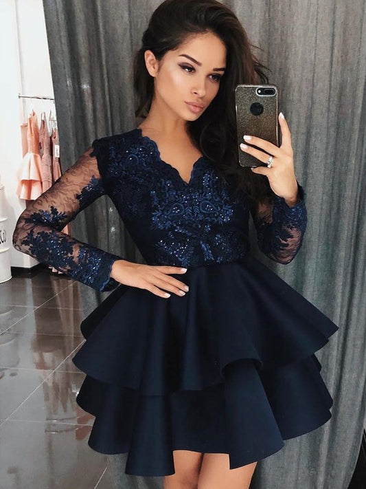 Kurzes A-Linien-Ballkleid mit V-Ausschnitt und Spitze und Ärmeln