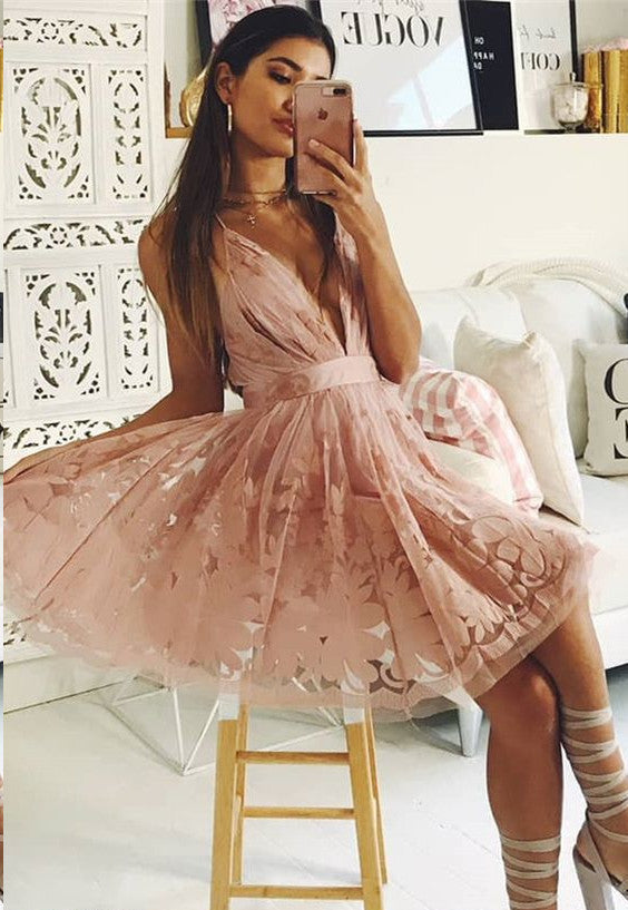 Short A-line V-neck Spaghetti-Straps Appliques Lace Homecoming Dress