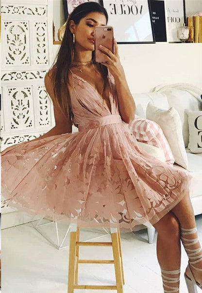 Short A-line V-neck Spaghetti-Straps Appliques Lace Homecoming Dress