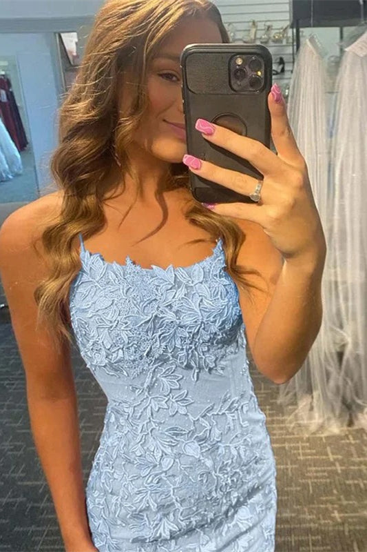 Vestidos de fiesta sin mangas con tirantes finos y encaje azul de columna corta 