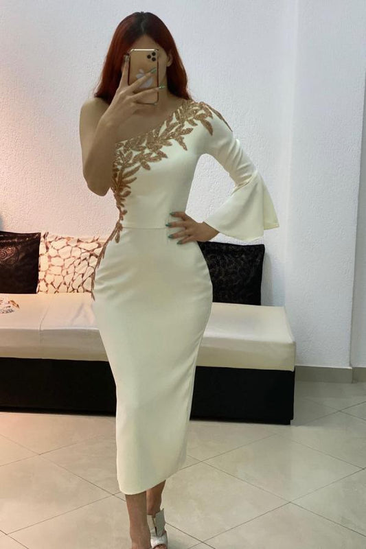 Kurzes Meerjungfrau-Kleid mit einer Schulter und Satin-Ballkleid mit Ärmeln