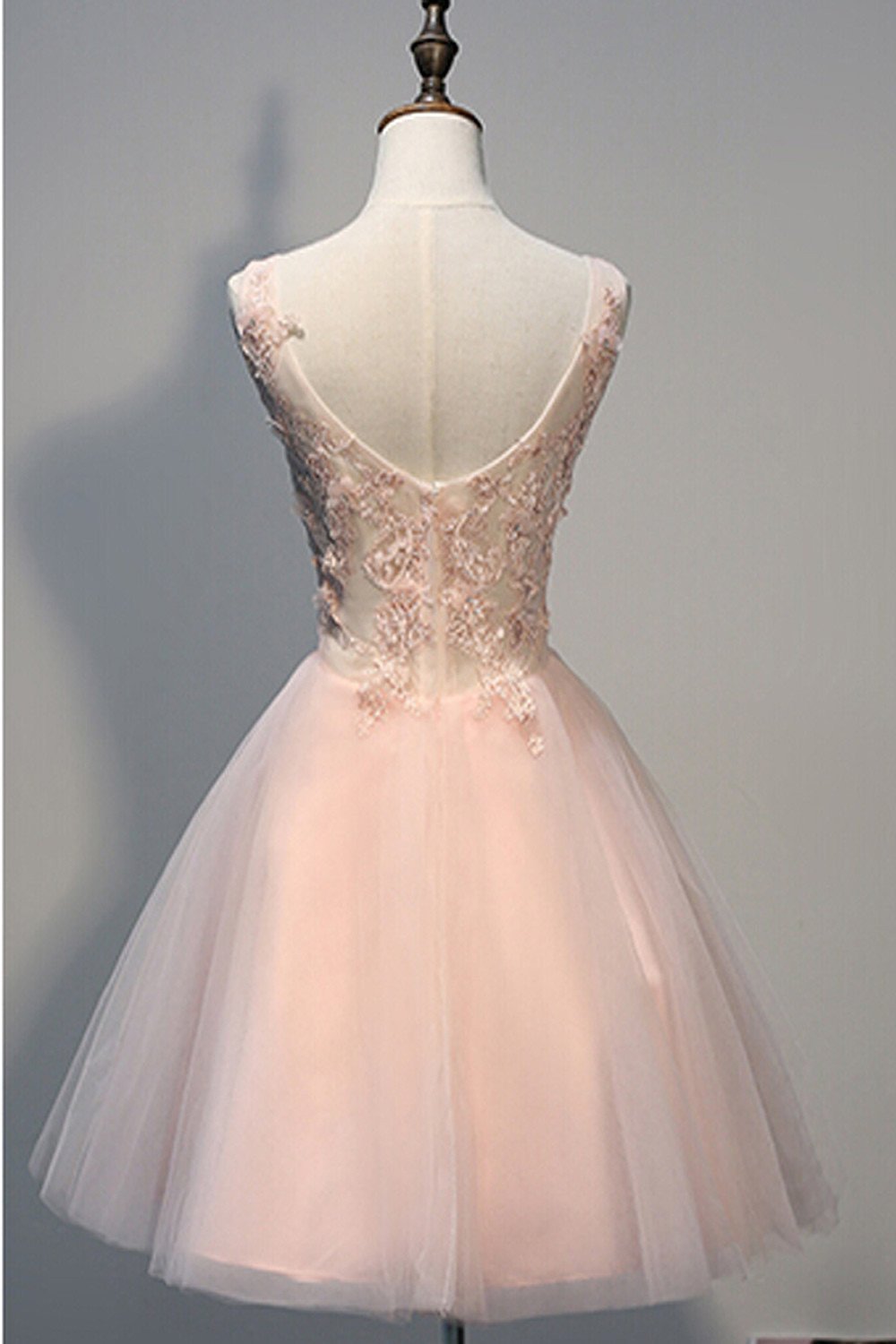 Vestido de fiesta corto rosa perla con espalda descubierta y apliques PG030